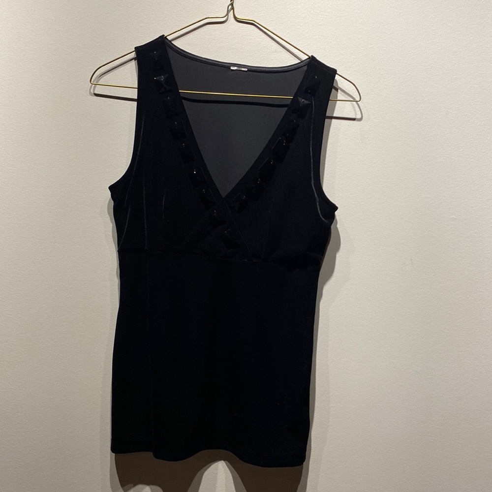 ⚡️3for25$⚡️ Velvet studded camisole